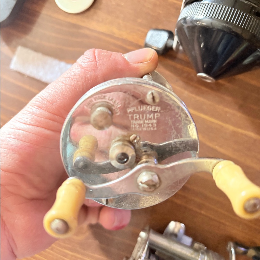 Assorted Fishing Reels Collection - Picture 2 of 13